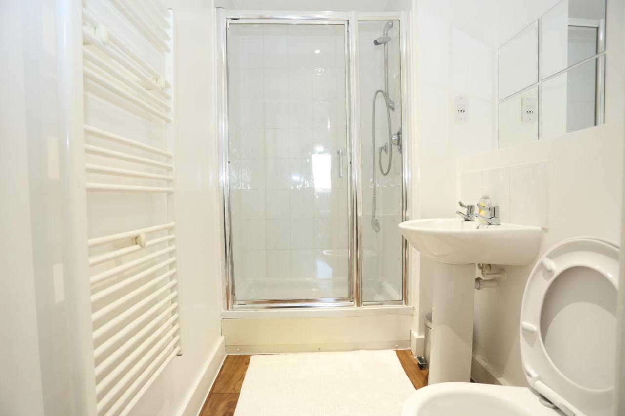 Lovely View 2 Beds 2 Bath Apartment, London Luaran gambar